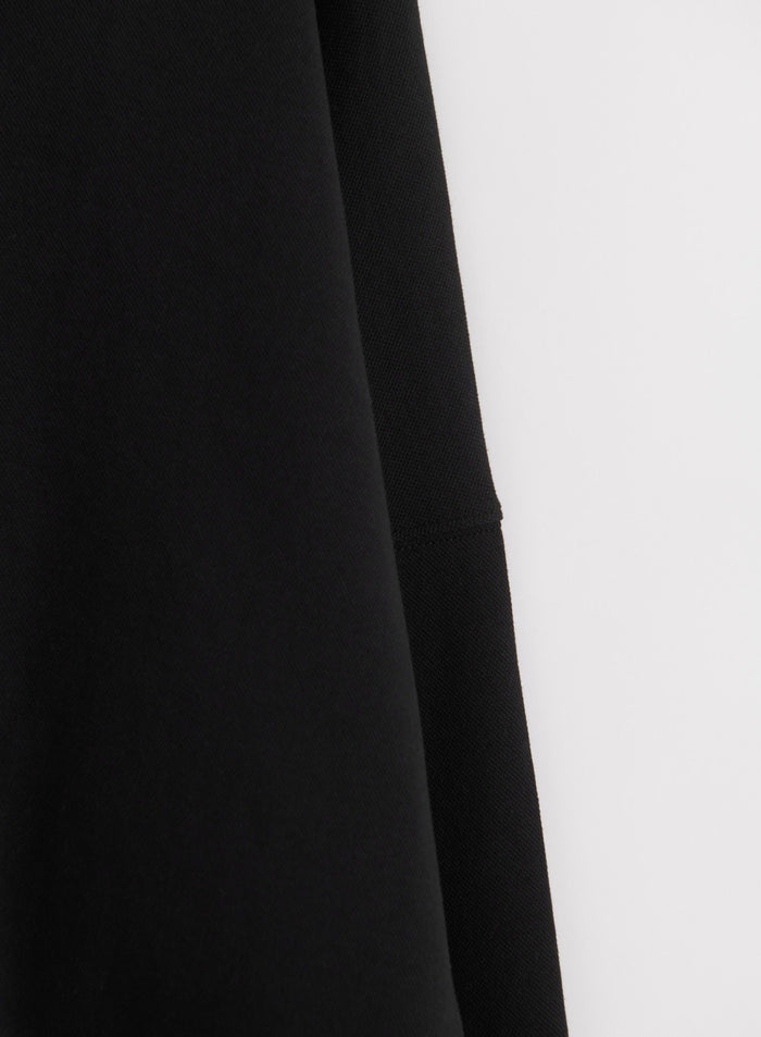 Close-up of black Le Run Running Sweatshirt fabric