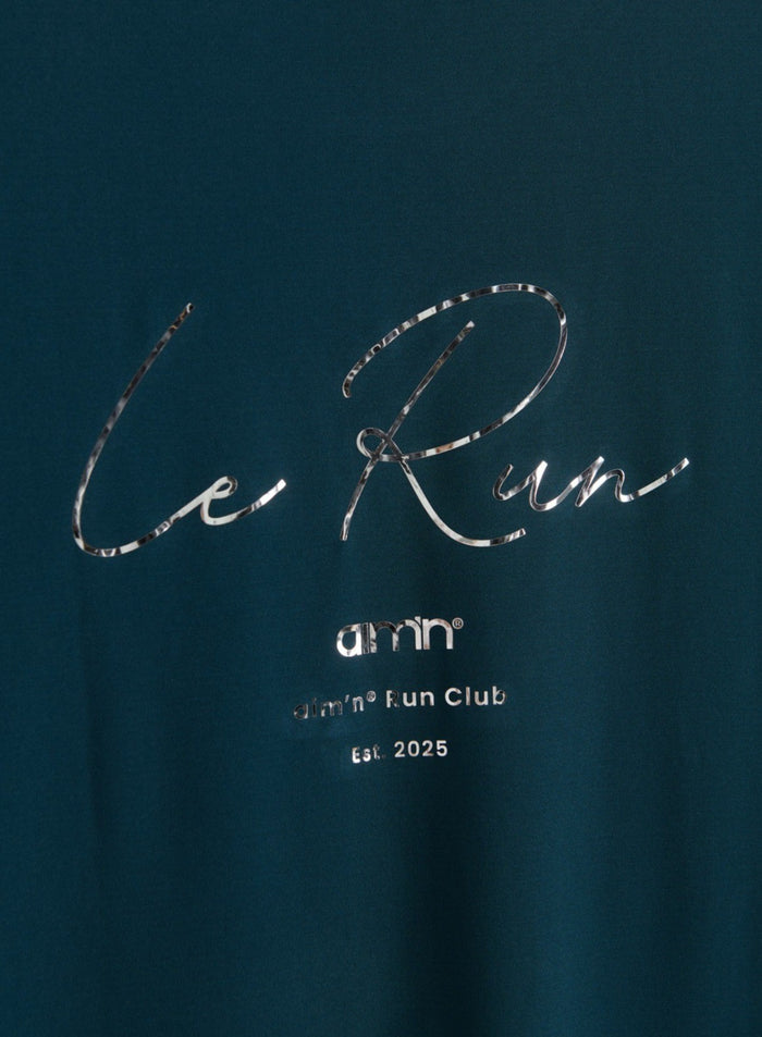 Close-up of the Le Run artwork and aim'n branding on the lagoon Le Run Seamless Running T-shirt