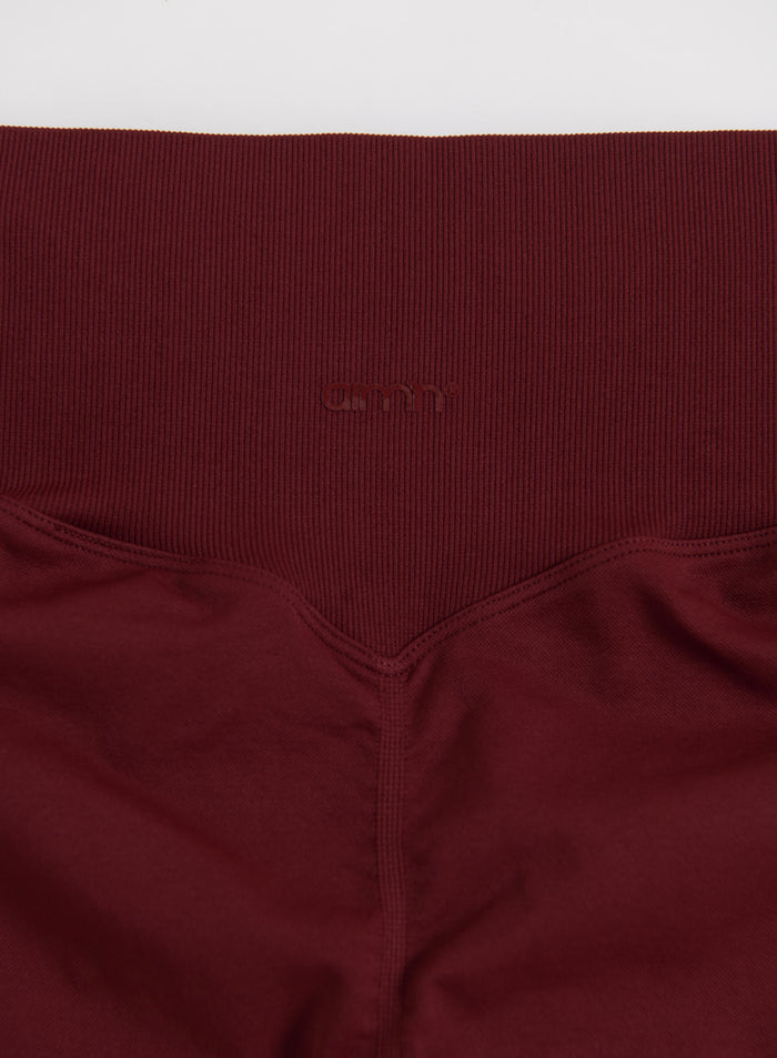 Merlot Shape Seamless Tights from aim'n with high ribbed waistband, v-shape back, and invisible scrunch.
