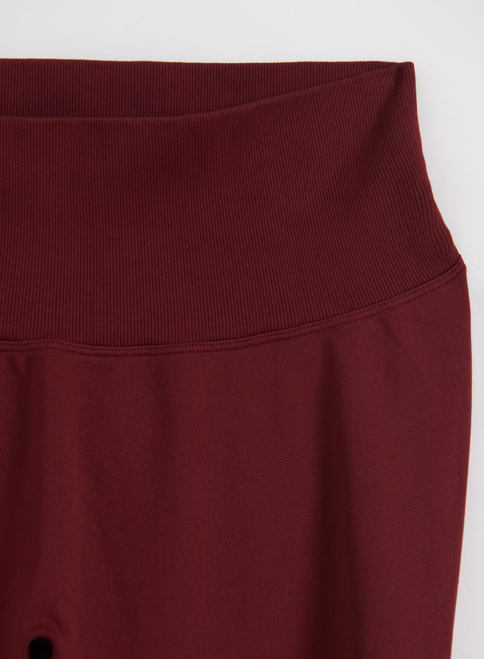 High ribbed waistband on merlot aim'n Shape Seamless Tights with a soft second skin feel.