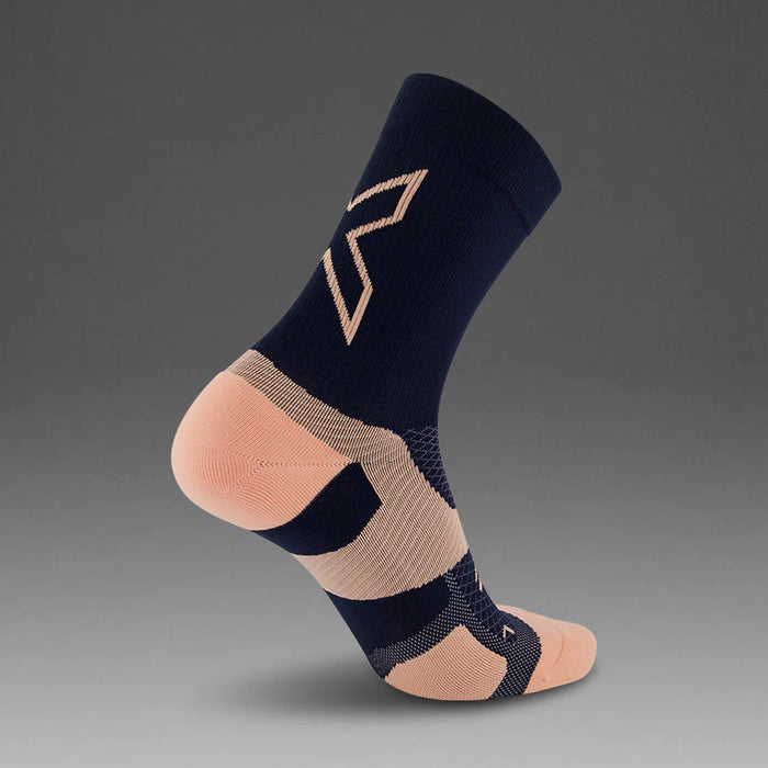 2XU Vectr Socks | Light Cushion | Crew Length | Midnight / Fuzzy Peach