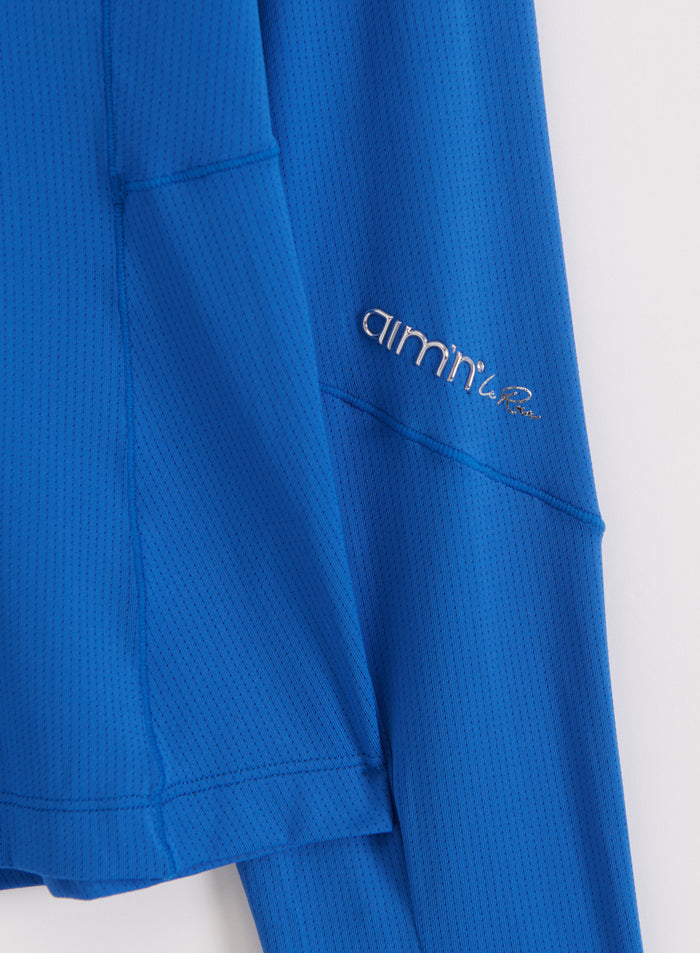Azure blue mesh running top featuring a metallic silver aim'n logo detail.