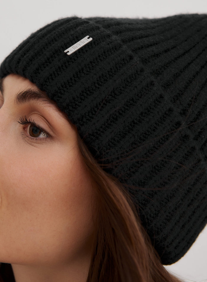 Black Chunky Beanie