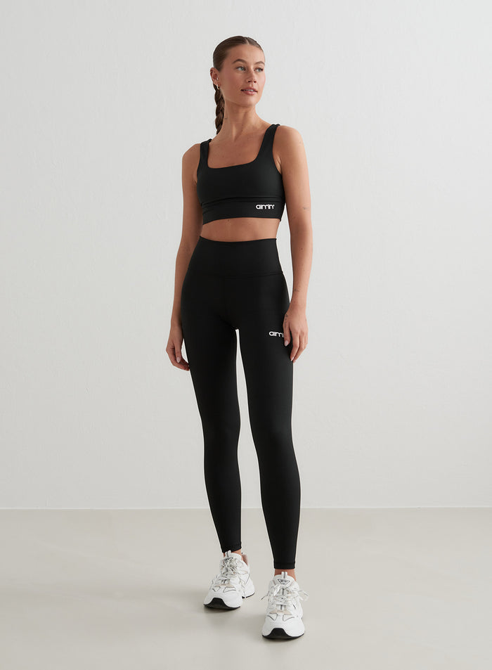 [The model wears size S and is 175 cm.]