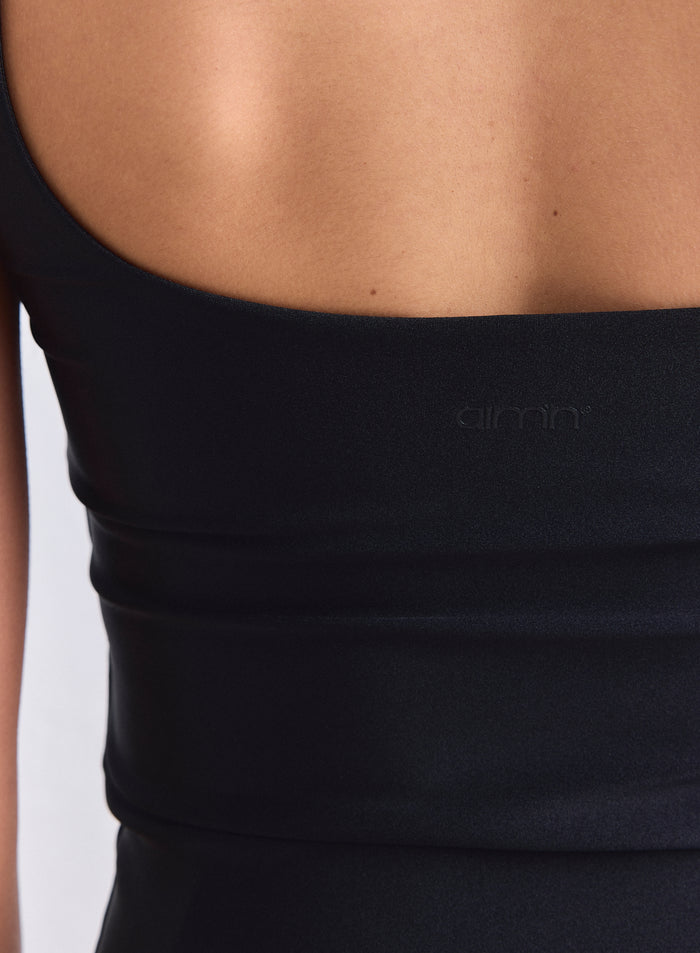 Close-up of the back of a black shimmer singlet with a subtle embossed aim'n logo. [XS-165cm]