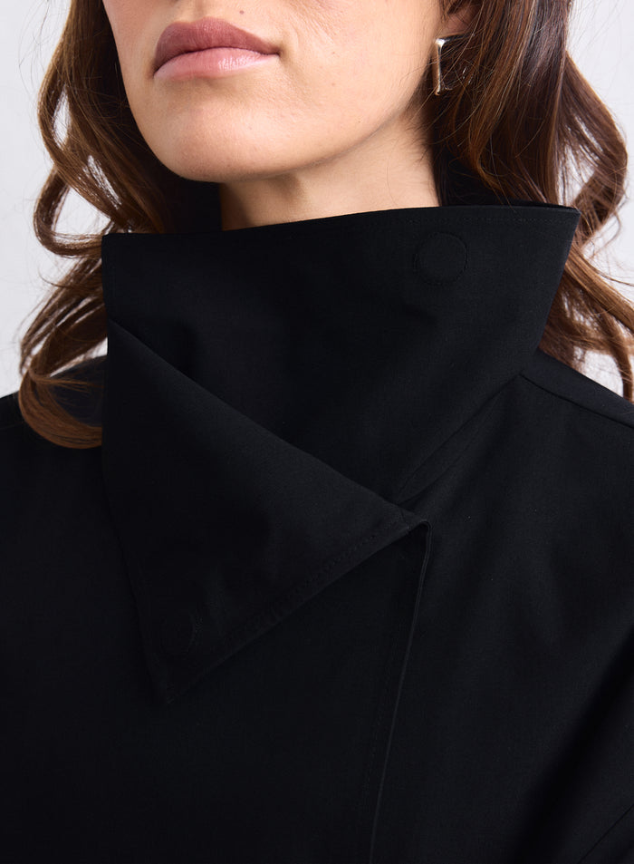 Structured high collar detail on a black waterproof coat from aim'n. [S-165cm]
