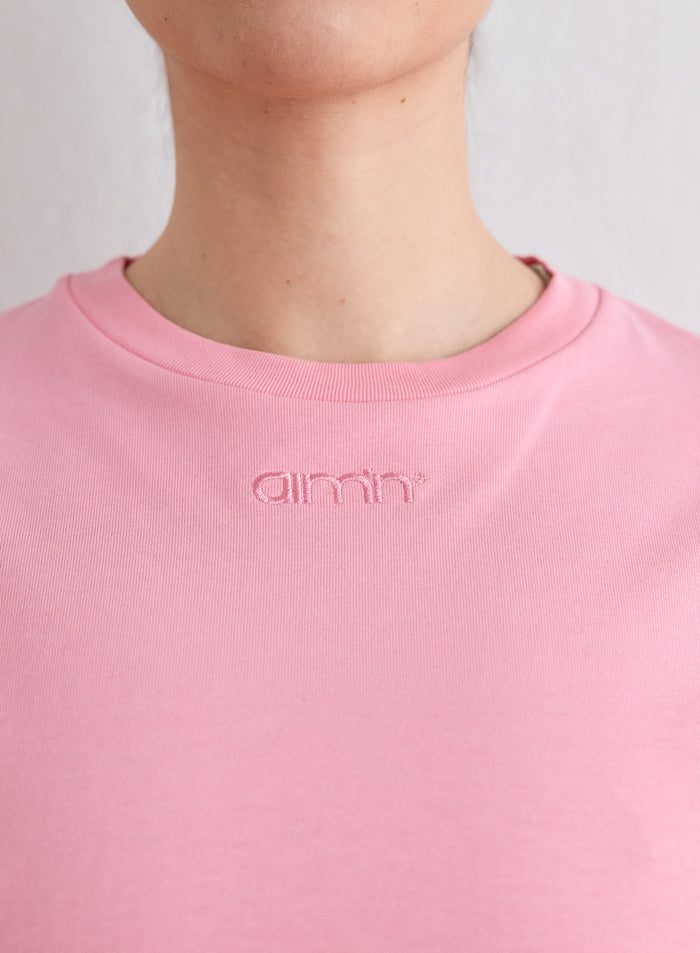 Close-up of the neckline and embroidered aim'n logo on the Blush Boxy T-shirt [L-174cm]