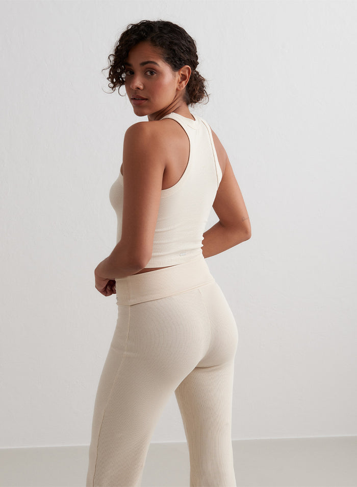 [The model wears size XS and is 176 cm.]