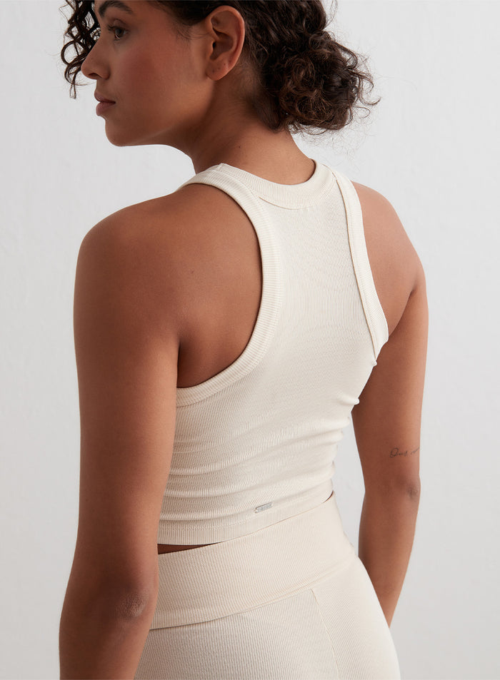 [The model wears size XS and is 176 cm.]