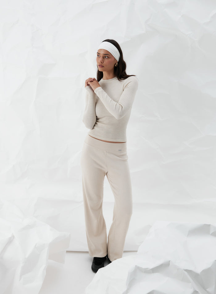 [The model wears size S and is 181 cm.]