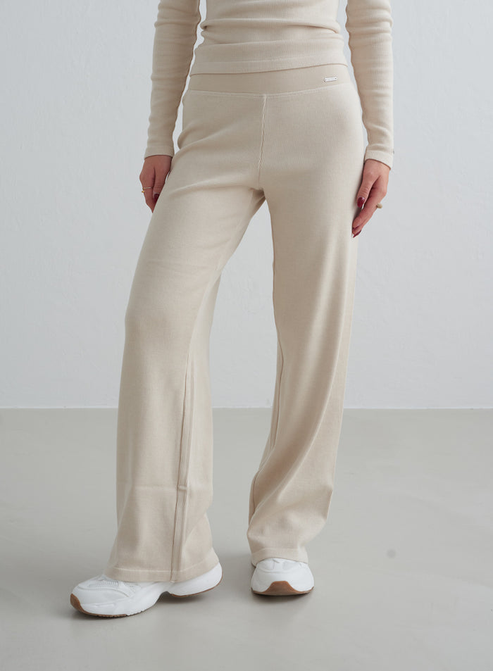 [The model wears size XS and is 162 cm.]