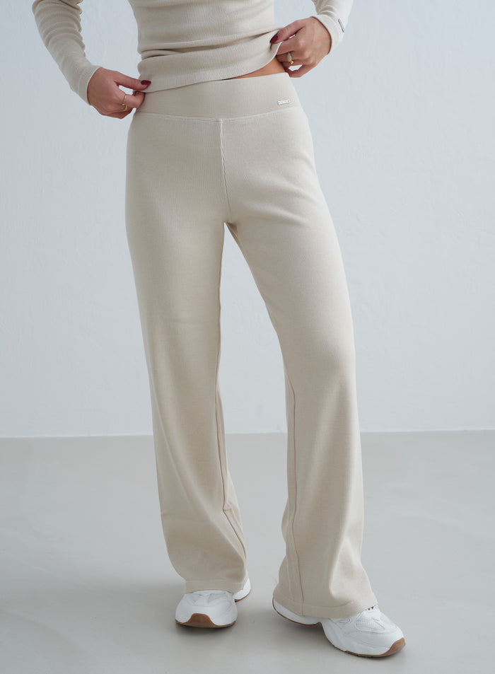 [The model wears size XS and is 162 cm.]