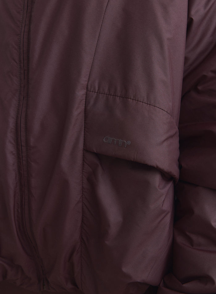 Chocolate Cloud Jacket close-up featuring the tonal aim'n logo on the side pocket. [S-165cm]