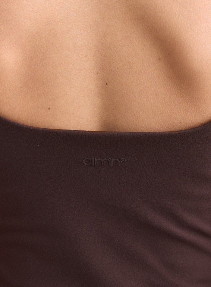 Chocolate brown Sense Singlet showing a deep scoop back and subtle aim'n logo in soft second skin fabric. [s-165cm]