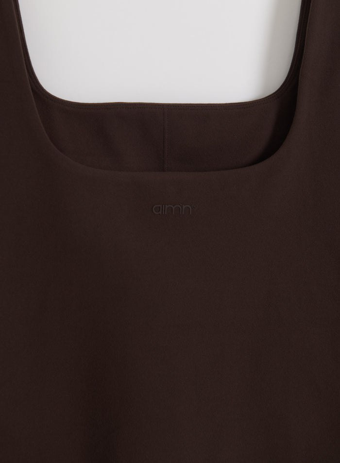 Chocolate brown Sense Singlet close-up with a second skin feel and a subtle aim'n logo.