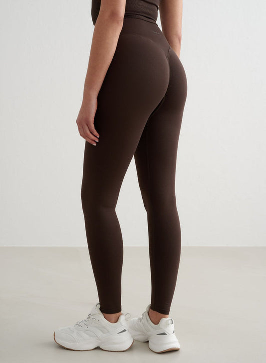 Chocolate aim'n Shape Seamless Tall Tights featuring a high ribbed waist and flattering invisible scrunch.