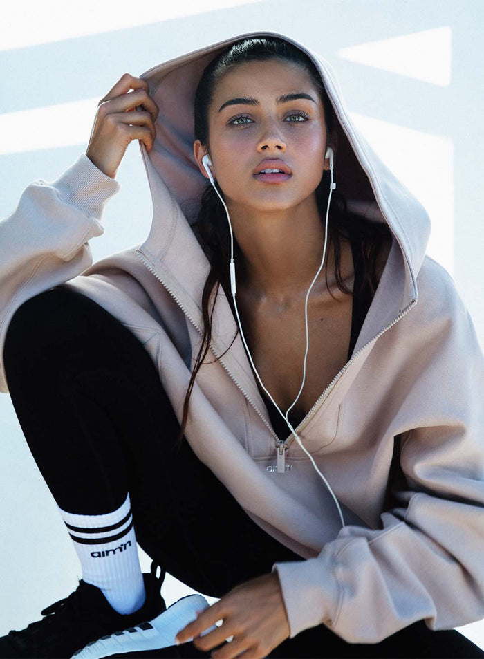 Dark Clay Sportif Half Zip Hood in structured jersey with a half-zip front and metallic aim'n logo.