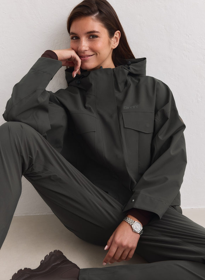 Dark Ivy aim'n Waterproof Jacket featuring cargo pockets and a hooded 3-layer design. [M-178cm]