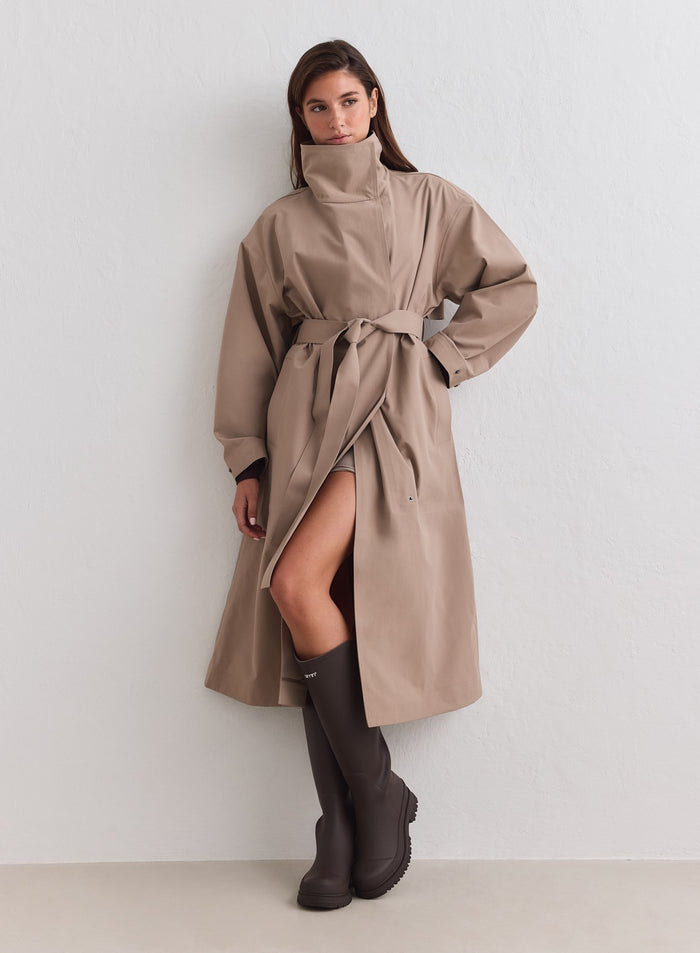 Espresso Waterproof Coat by aim'n with a high collar and belted waist, styled with boots. [M-178cm]