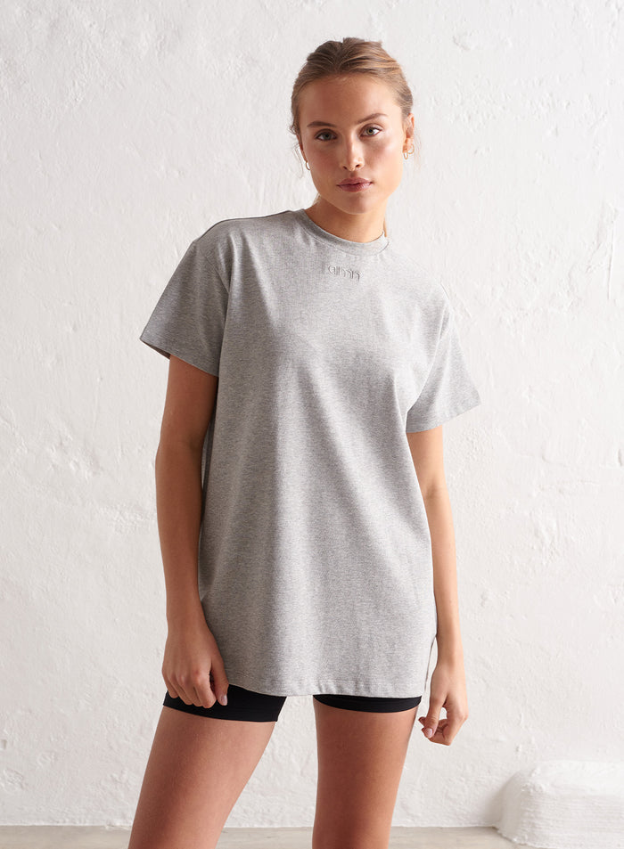 [The model wears size S and is 177 cm.]