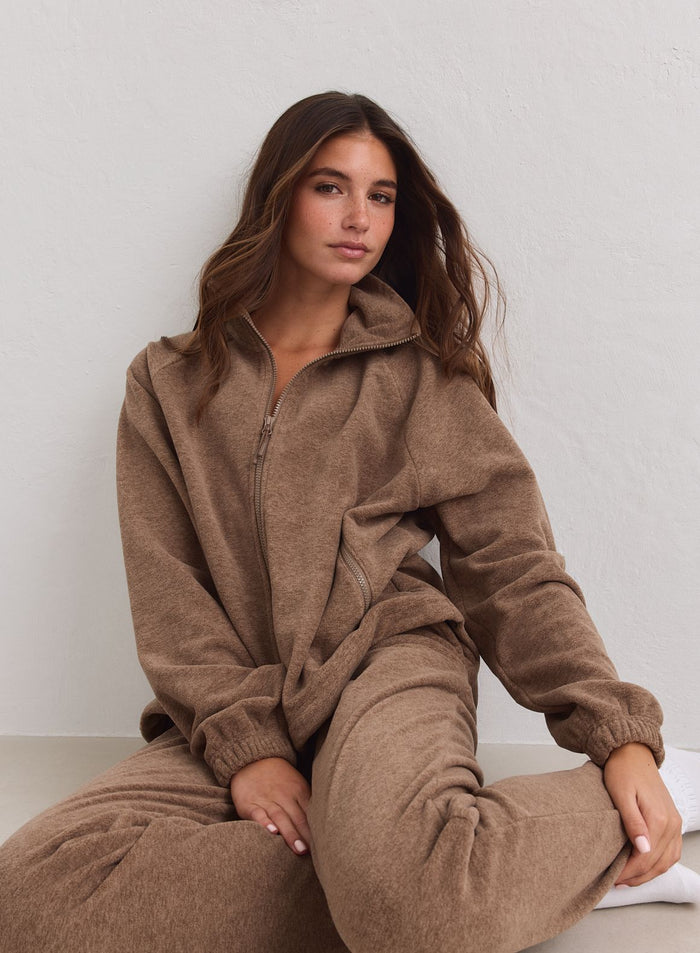 Hazelnut fleece zip jacket with a high collar and matching pants by aim'n [xs-178cm]