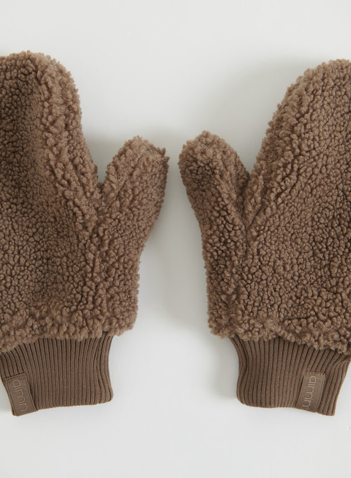 Hazelnut Pile Mittens in a flatlay view