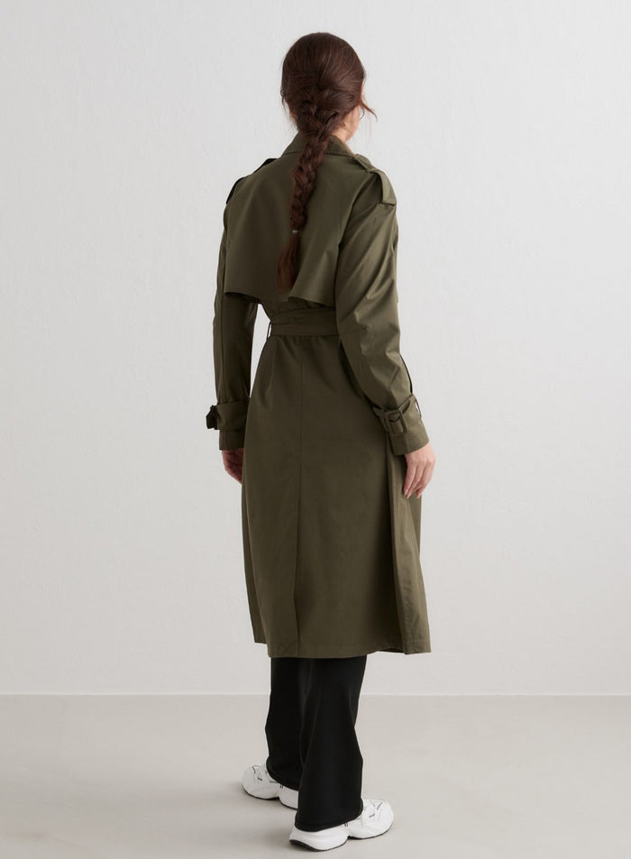 [The model wears size M and is 178 cm.]