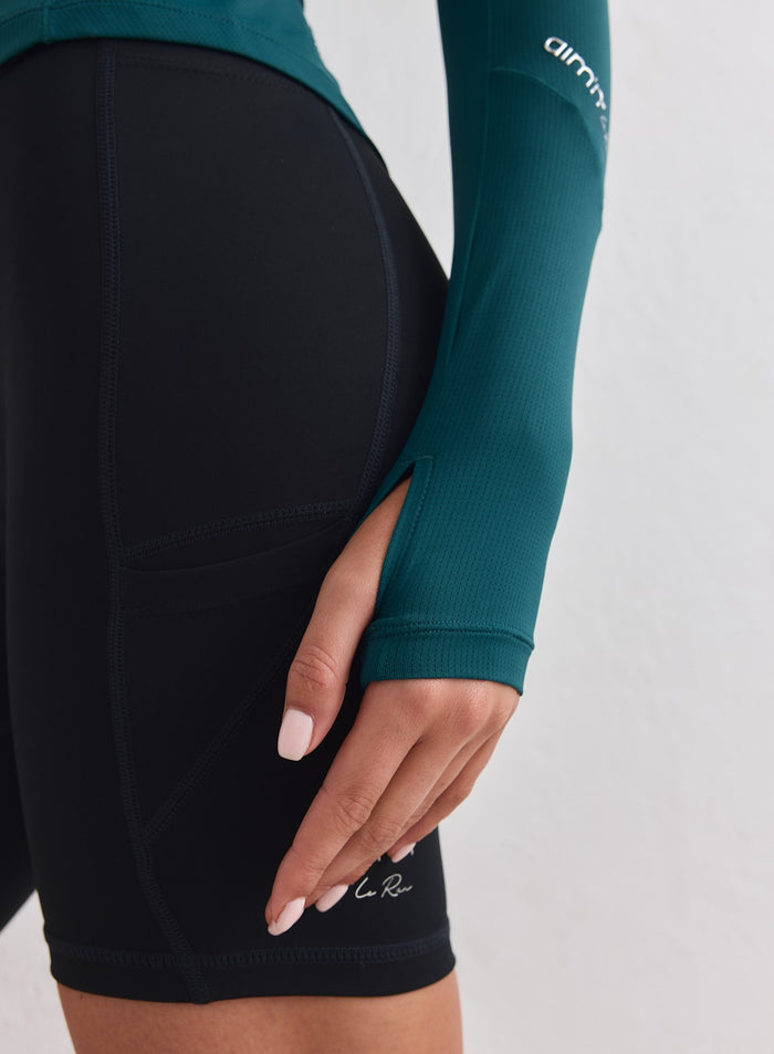 Lagoon mesh Running Zip Long Sleeve by aim'n with wrist slit and logo detail. [M-178cm]