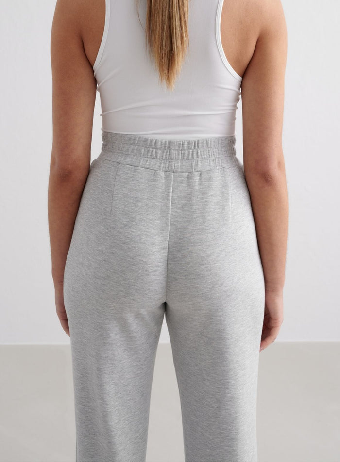 [S - 5'8"]