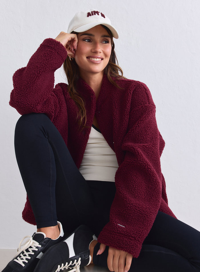 Relaxed merlot teddy pile coach jacket styled with black leggings and an aim'n cap [S-165cm]
