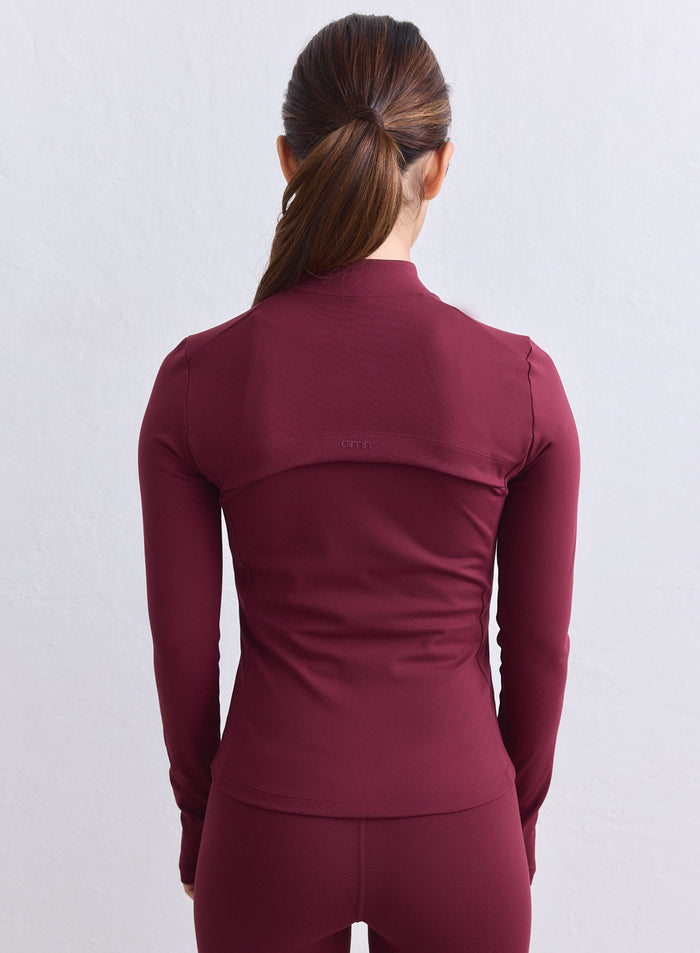 Back view of the merlot Sense Zip Jacket showing the back ventilation yoke and aim'n logo. [XS-165cm]