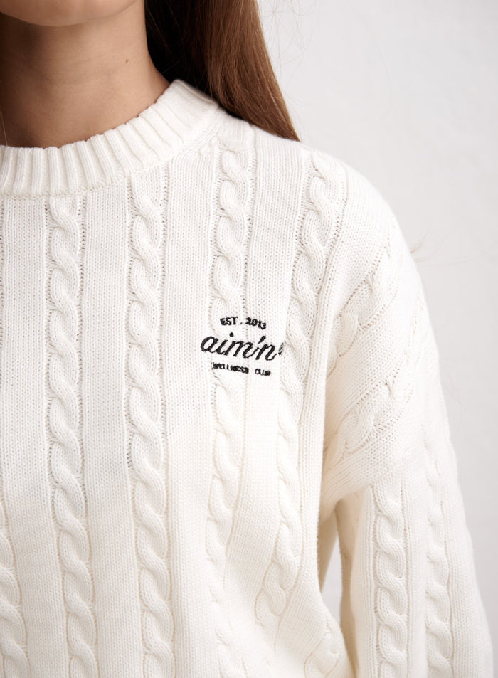 Off-white cable-knit sweater with a crew neck and a small black aim'n chest logo. [M-174cm]