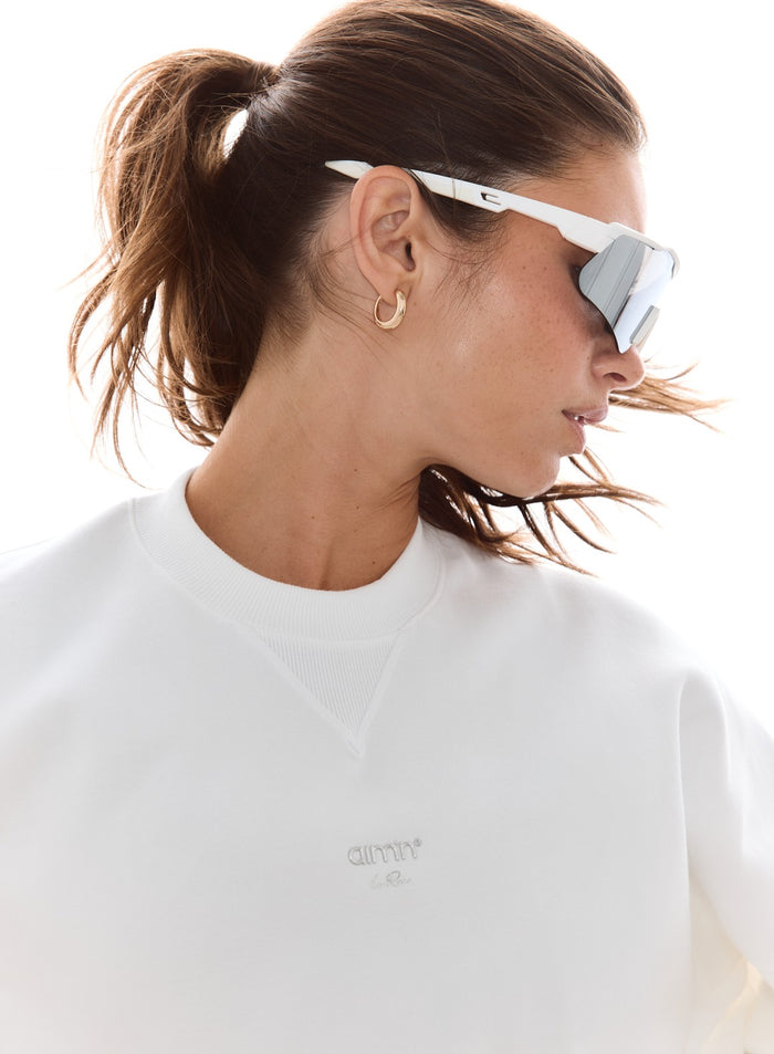 White aim'n Le Run Running Sweatshirt featuring a ribbed crew neck and clean cotton finish. [M-178cm]