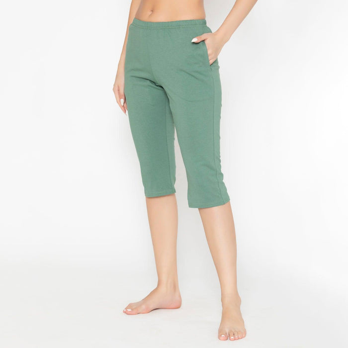 Cotton Plain Knitted Capri For Ladies